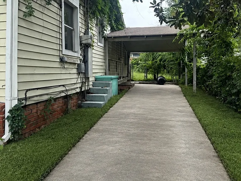 Carport & Driveway