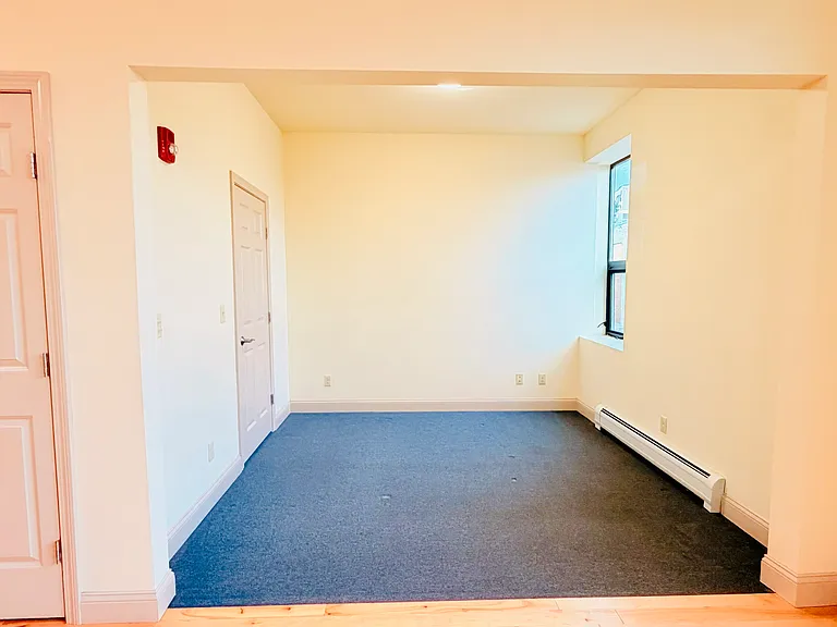 191 College St #212 — Photo 28