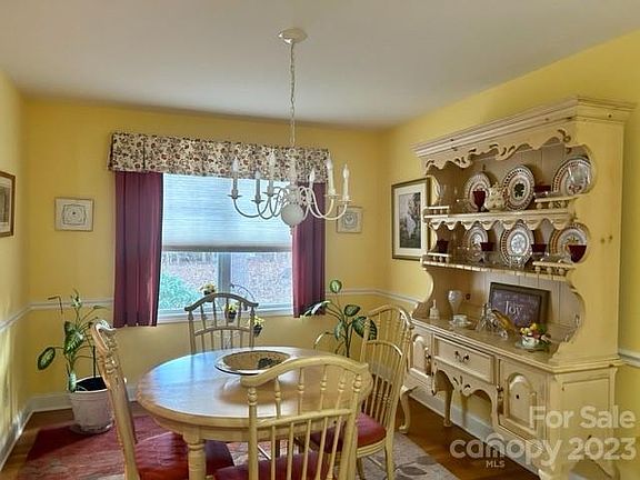 5th image of 210 Charlestown Dr