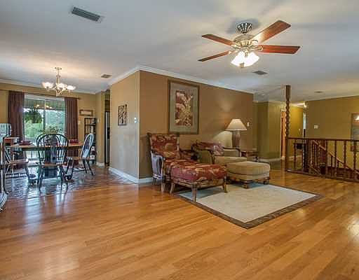 4th image of 1501 Oak Leaf Cres