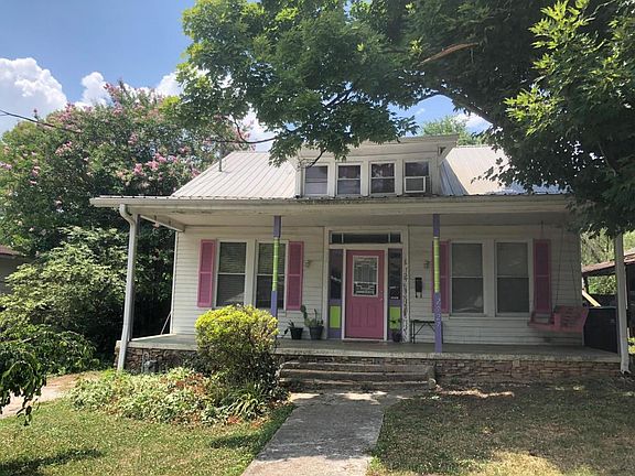 2nd image of 2927 Dempster St