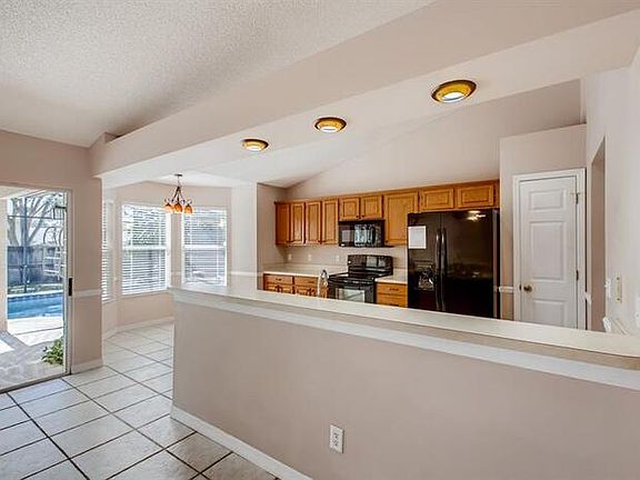 4th image of 852 Copperfield Ter