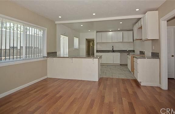 4th image of 1288 N Mount Vernon Ave