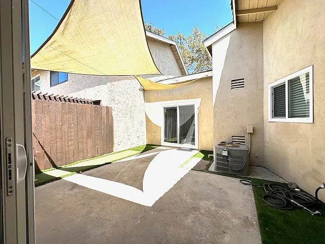 12098 Stonegate Ln — Photo 21