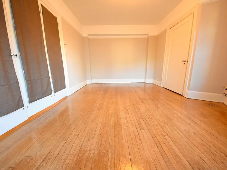 Sherwood Apartments — Photo 44