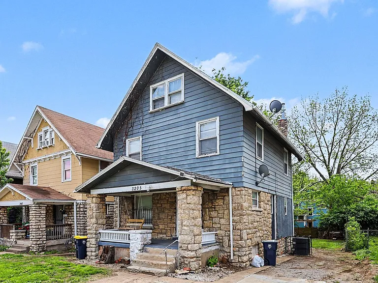 3205 E 31st St — Photo 16