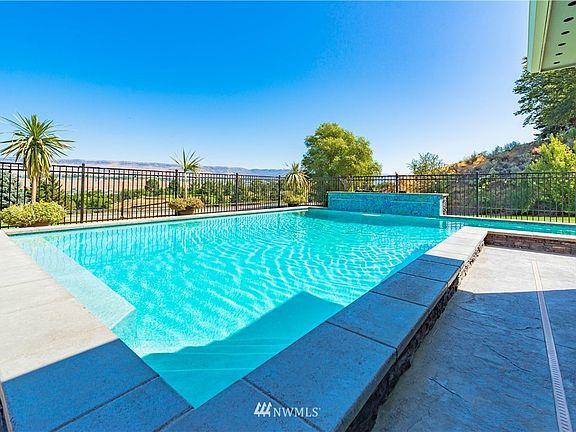 Enjoy your pool time while embracing this view.