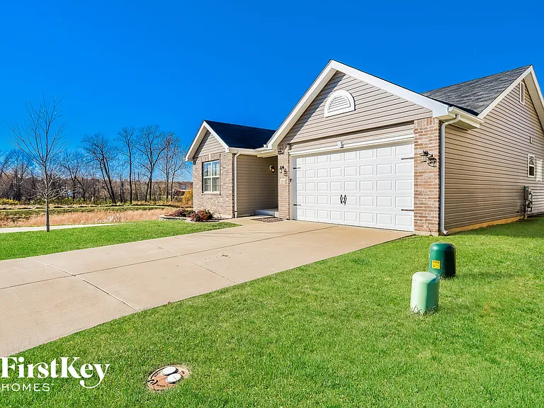 283 Cambridgeshire Ct — Photo 2