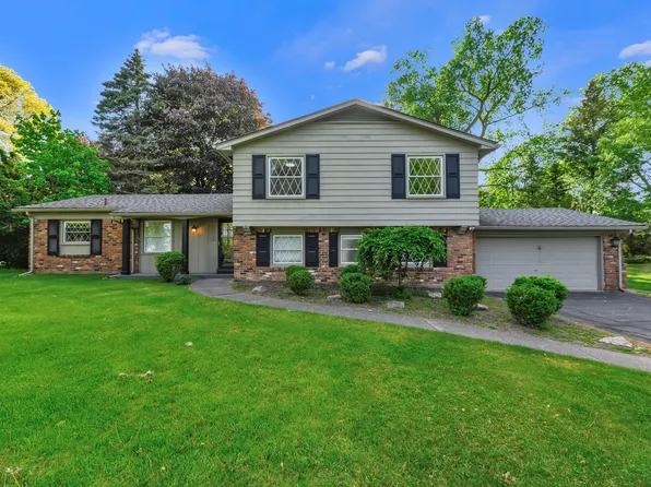 6612 Woodbank Dr, Bloomfield Hills, MI 48301