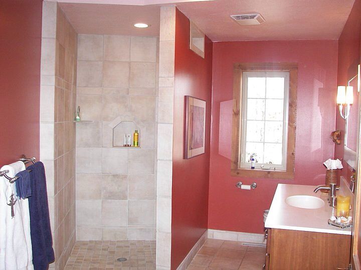 Main level bath