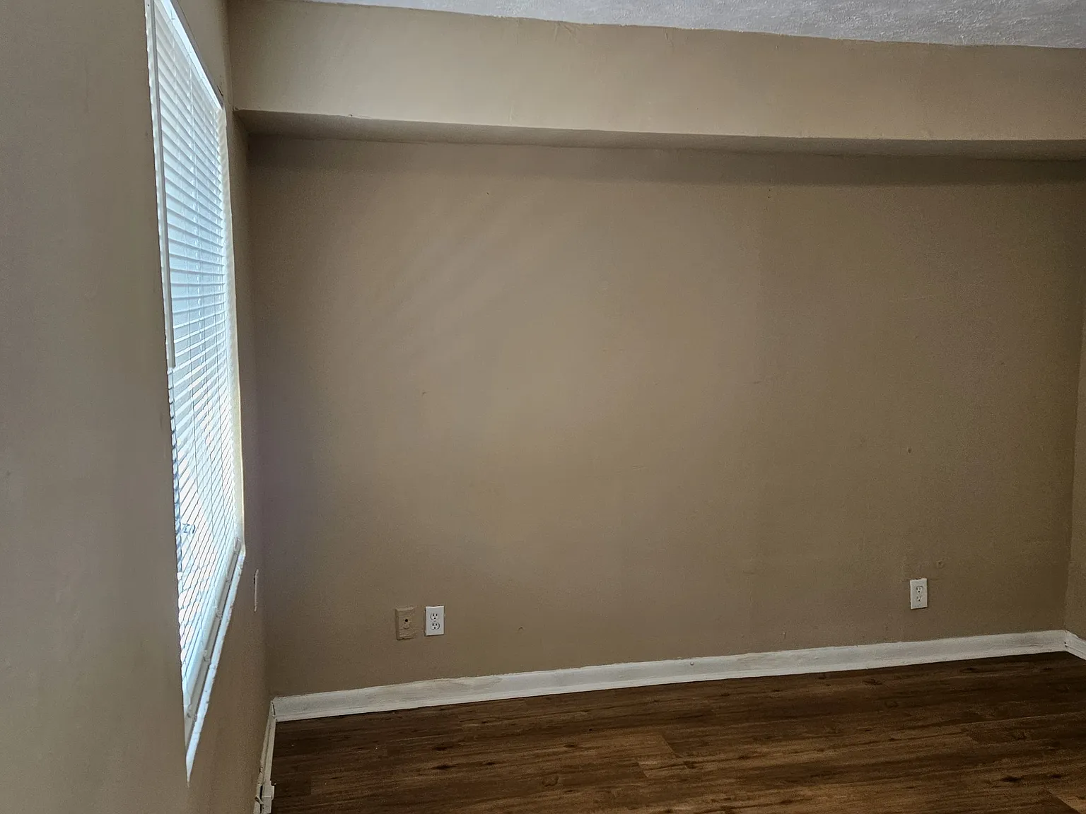 3 bed, 1120 sqft, $1,300 — Photo 2