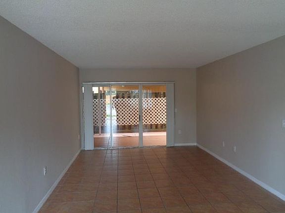 2nd image of 6255 SW Kendale Lakes Cir APT B130
