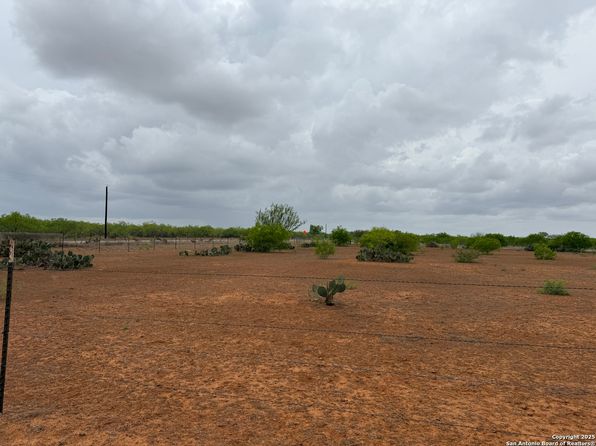 8762 FM 140, Charlotte, TX 78011