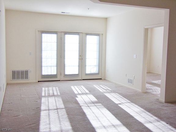 5th image of 5007 Brookfield Glen Dr #7
