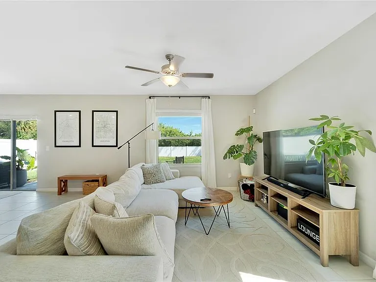 403 Royal Empress Dr — Photo 10