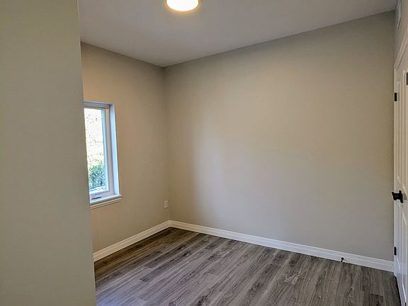 5th image of 424 Ridge Rd N #207