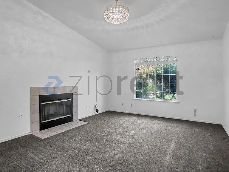 2411 Berry St — Photo 6