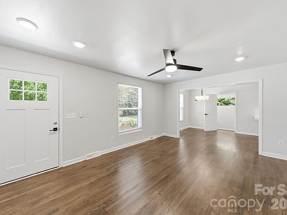 3rd image of 4919 Seacroft Rd