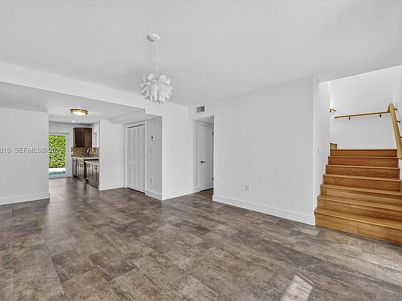 5th image of 6735 SW 51st St