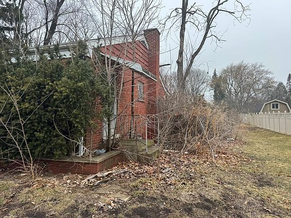 2nd image of 22W146 Hillcrest Ter