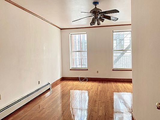 3rd image of 824 Lincoln Pl #5