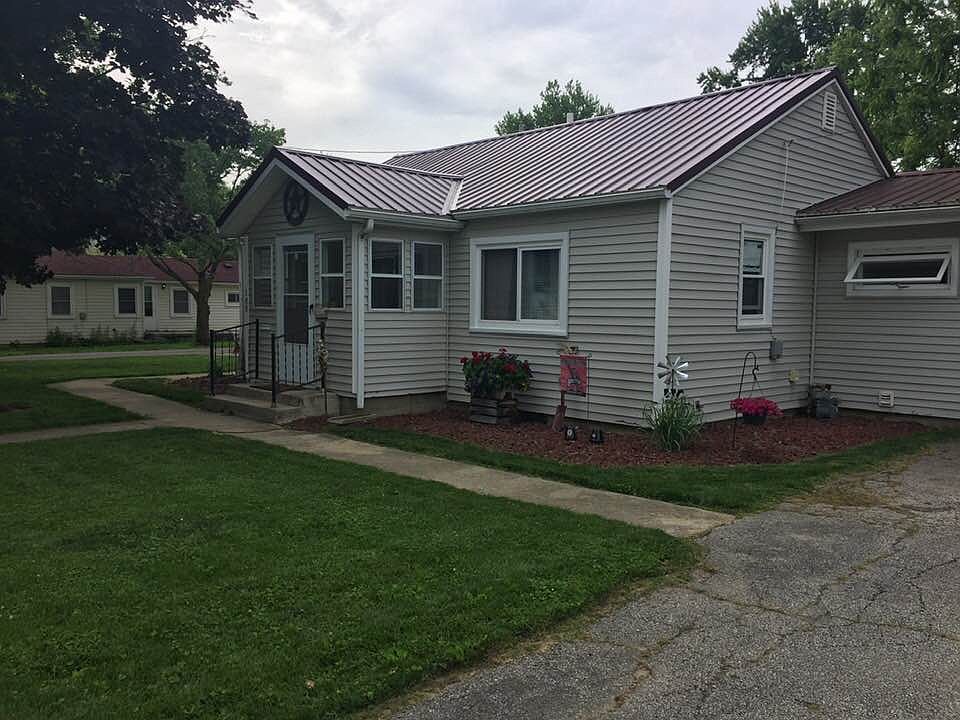 1st image of 199 W 1st St
