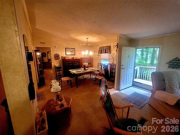 5th image of 121 Sylvan Dr
