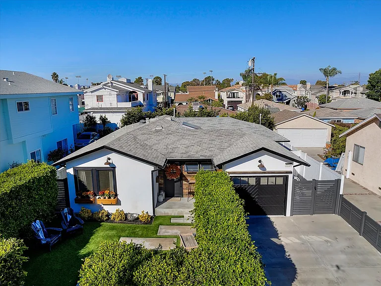 2219 Graham Ave — Photo 47