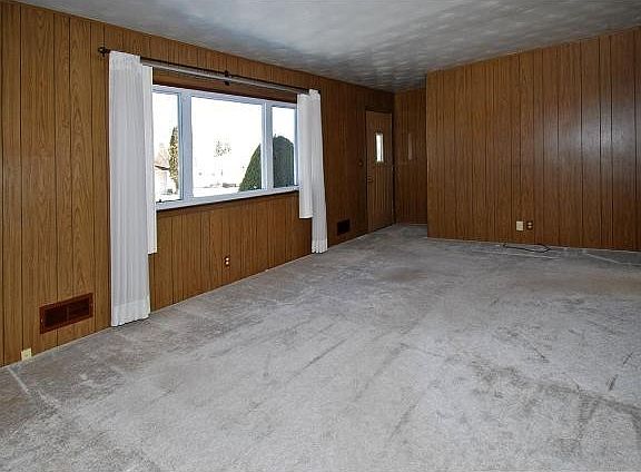3rd image of 1236 Ryan Ave E