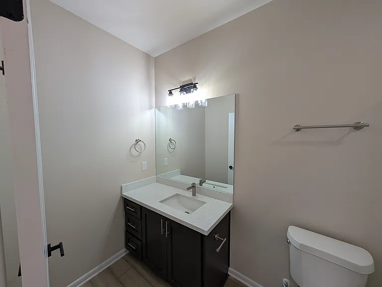 913 E Jefferson St #D — Photo 7
