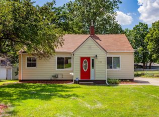 3524 E 38th St, Des Moines, IA 50317