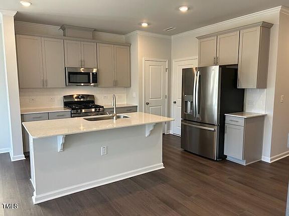 4th image of 266 Peebles Dr