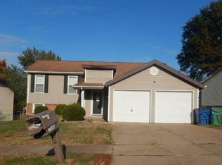 12024 El Camara Dr, Florissant, MO 63033