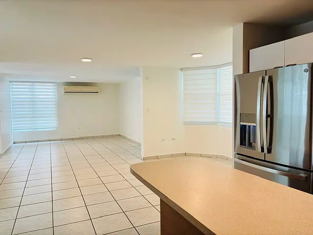 4 bed, 2.5 bath, 3300 sqft, $4,600 — Photo 4