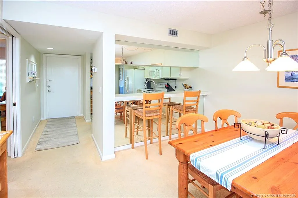 2 bed, 2.0 bath, 1032 sqft, $2,200 — Photo 2