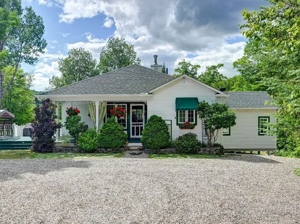 246 Chemin Du Lac De La Carpe Drs, Lac Des Plages, QC J0T 1K0