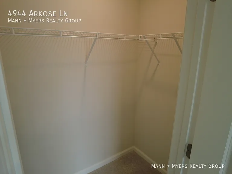 4944 Arkose Dr — Photo 32