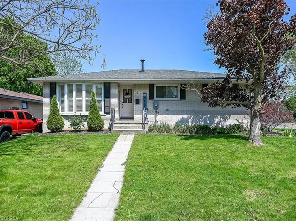 2 Coachwood Rd, Brantford, ON N3R 3R4