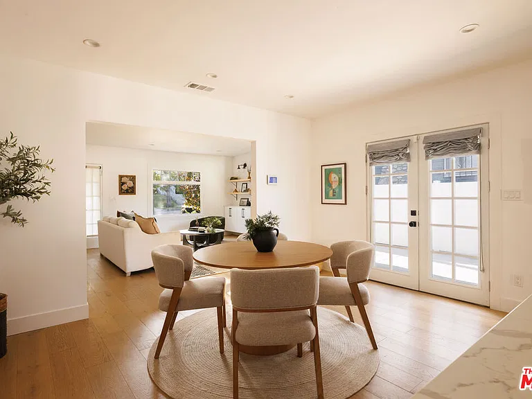 122 N Wilton Pl — Photo 6