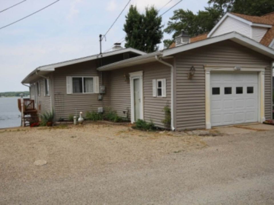 1st image of 33152 Hunt Dr