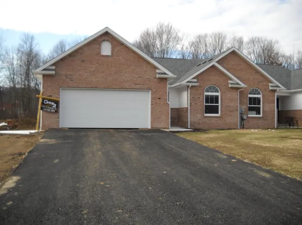 110 Nottingham Dr, Ellwood City, PA 16117
