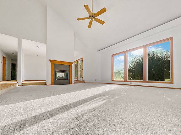4th image of 1055 Indian Creek Rd