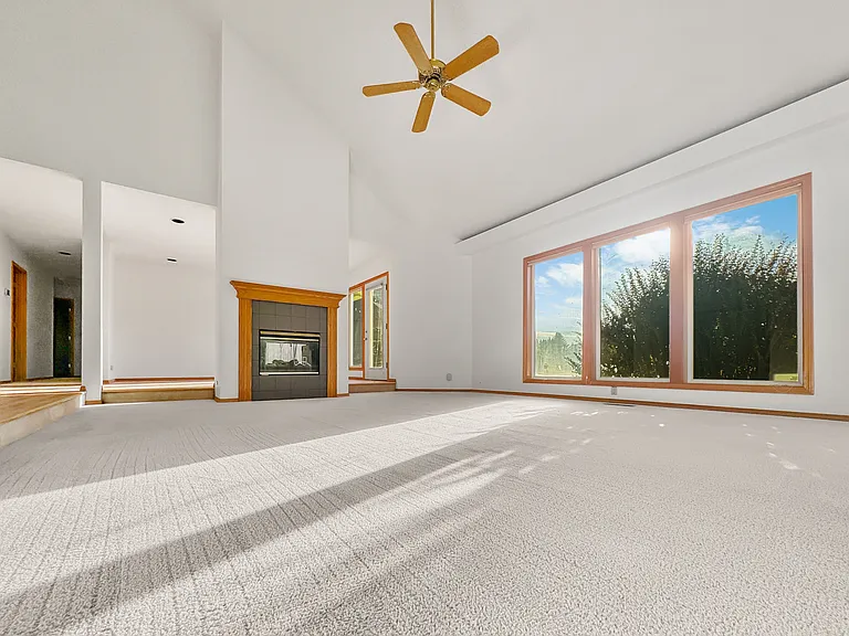 1055 Indian Creek Rd — Photo 4