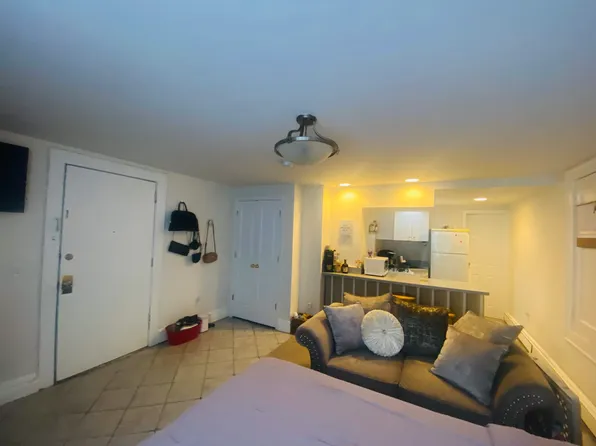 520 Undercliff Avenue image 1 of 9