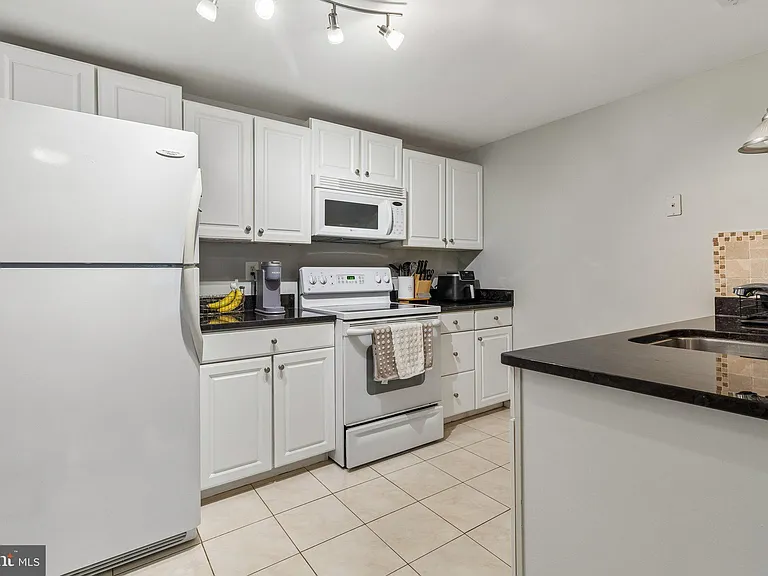 3933 Greencastle Rd #307 — Photo 4