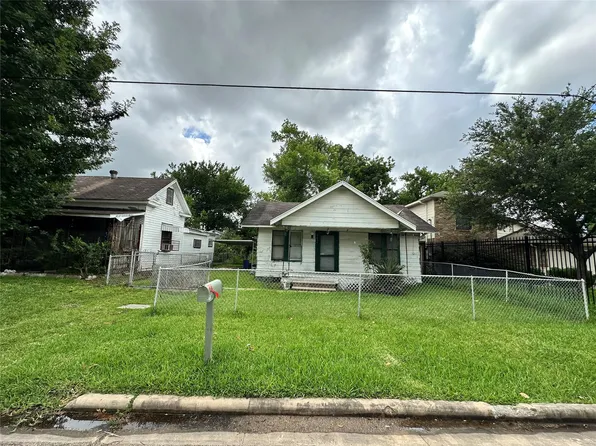 5017 Terry St, Houston, TX 77009