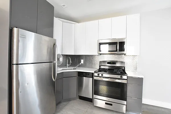 Rented by Clove Realty LLC | media 10