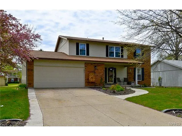 2015 Hawkeye Dr photo 1