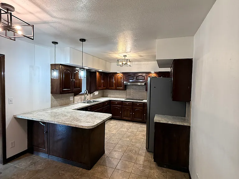 2517 Larkspur Ln — Photo 7