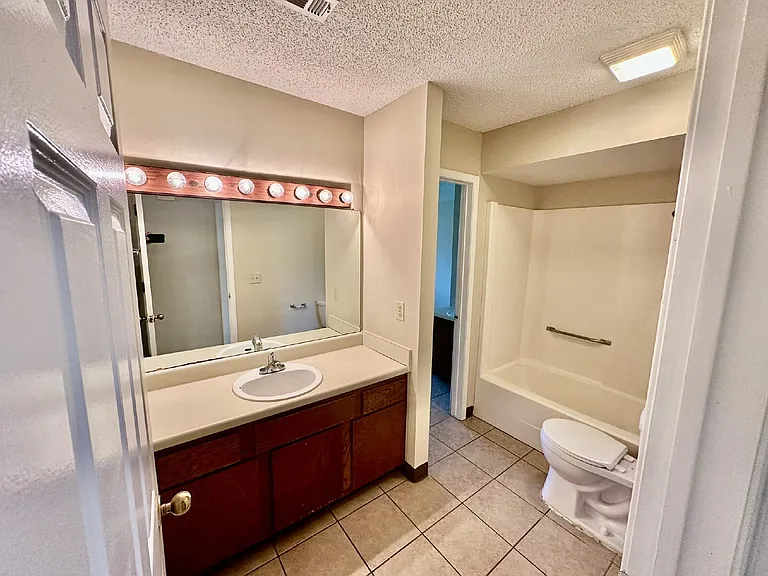 1320 W Linden St — Photo 18